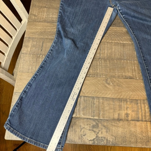 Levis 515 Women's Boot Cut Jeans Size 12 Short Medium Wash Blue Denim Pants - Picture 11 of 12